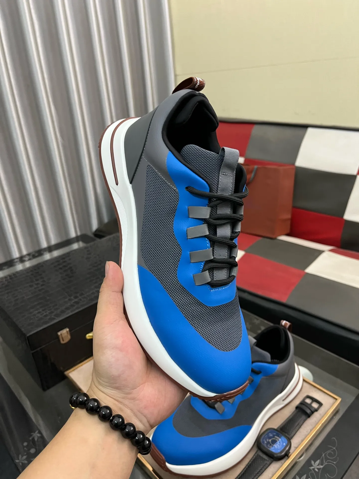Men's men's shoes💰560⌚️⌚️LoroPiana/Noyo Piana WeekendWalk men's new thick-soled sports shoes, LP lace-up casual shoes that are as comfortable as clouds! The upper is made of cowhide leather, highlighting the sporty style. The lightweight sole adds a touch of modernity to the shoe. Counter original box packaging with dust bag!  Size: 38-449️⃣Colors available
